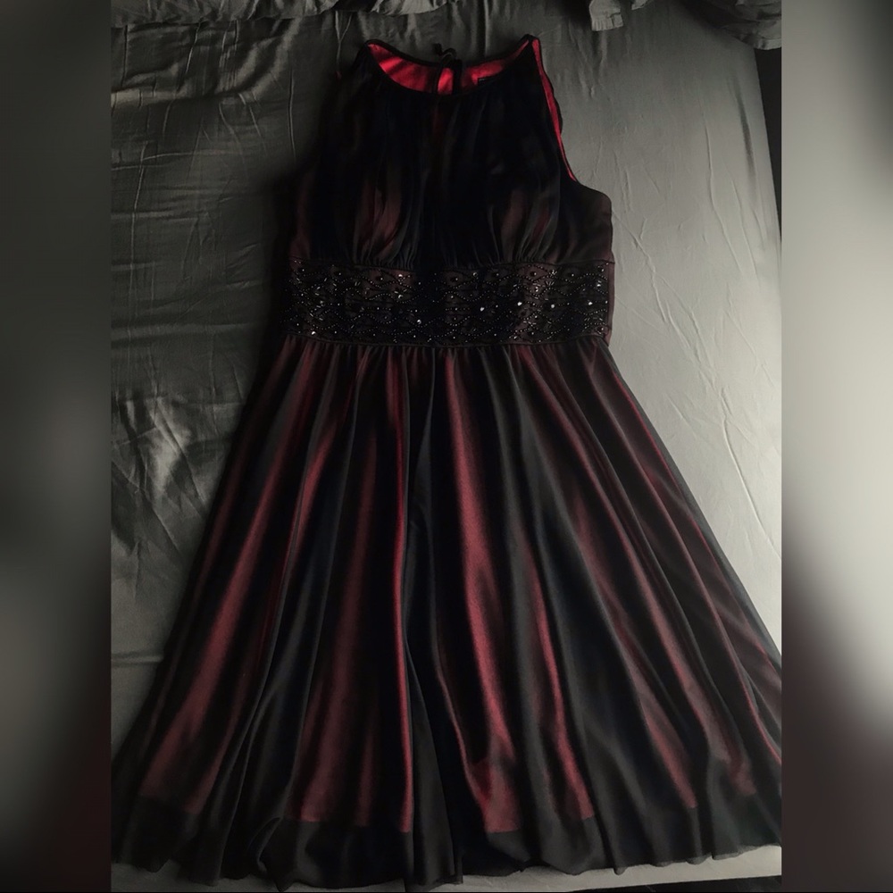 Jessica Howard Red & Black Keyhole Dress